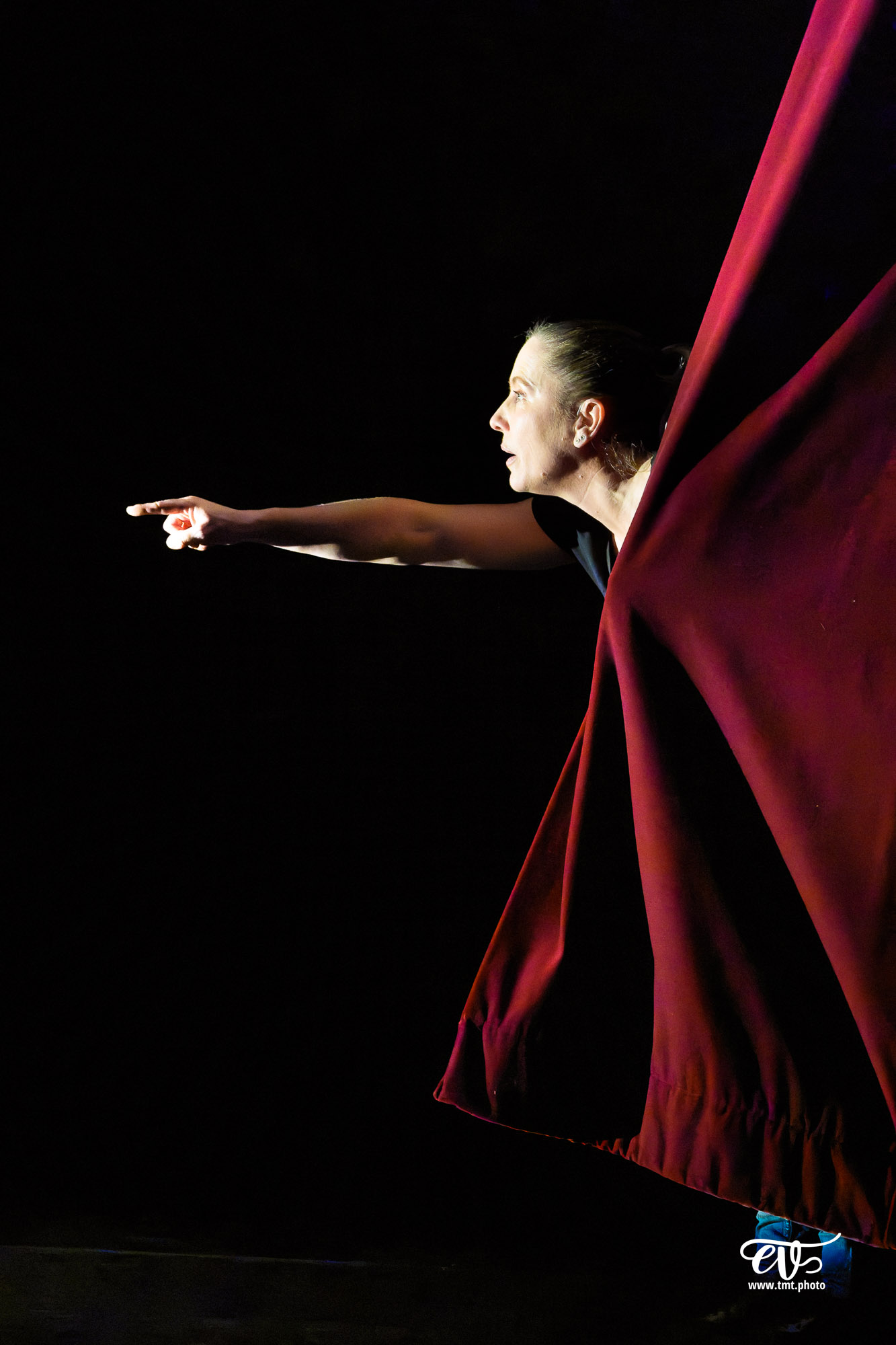 LES CHATOUILLES OU LA DANSE DE LA COLÈRE (ANDRÉA BESCOND)
